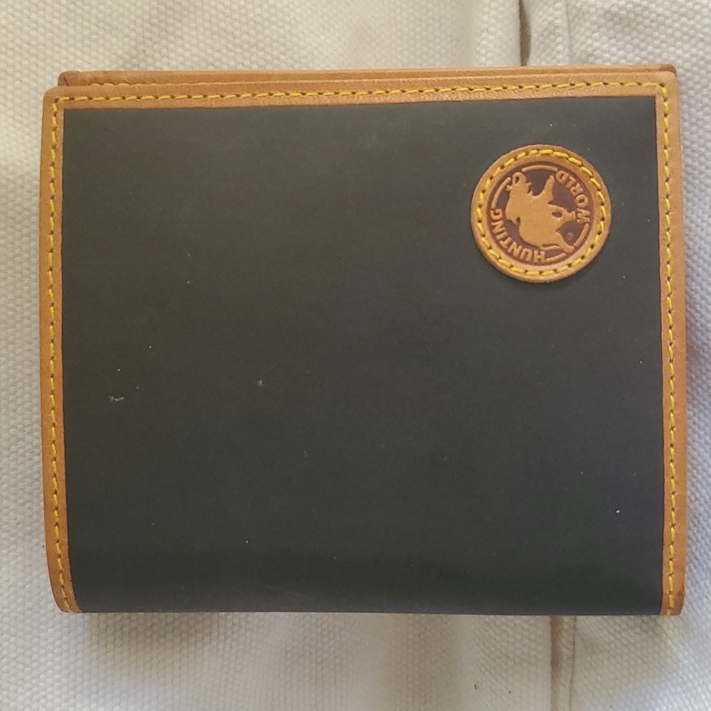 Hunting World wallet